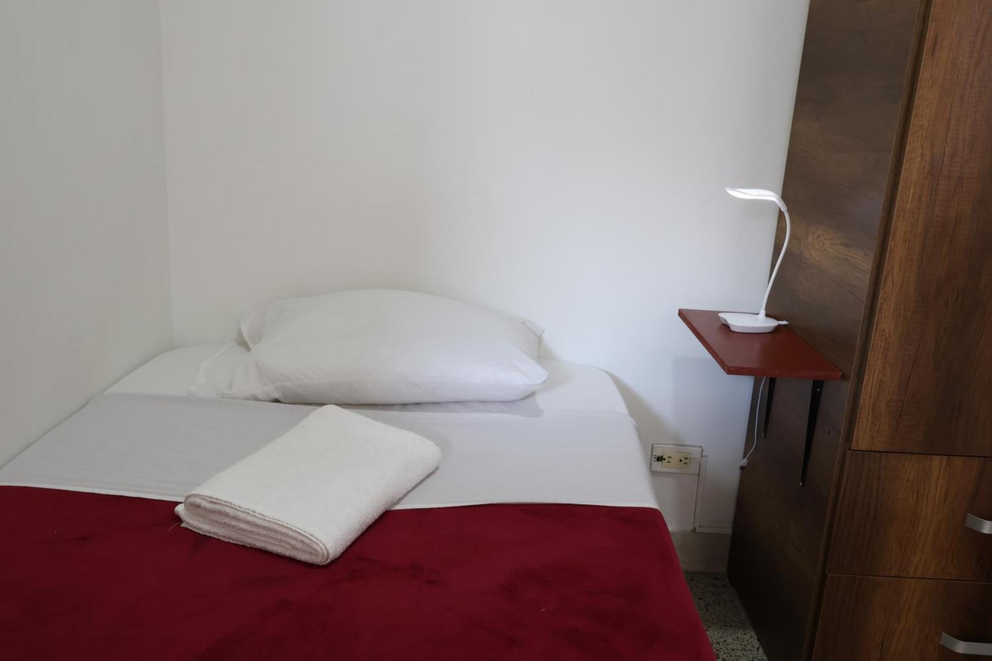 Living Poblado Manila 301 F Individual Homestay Medellin